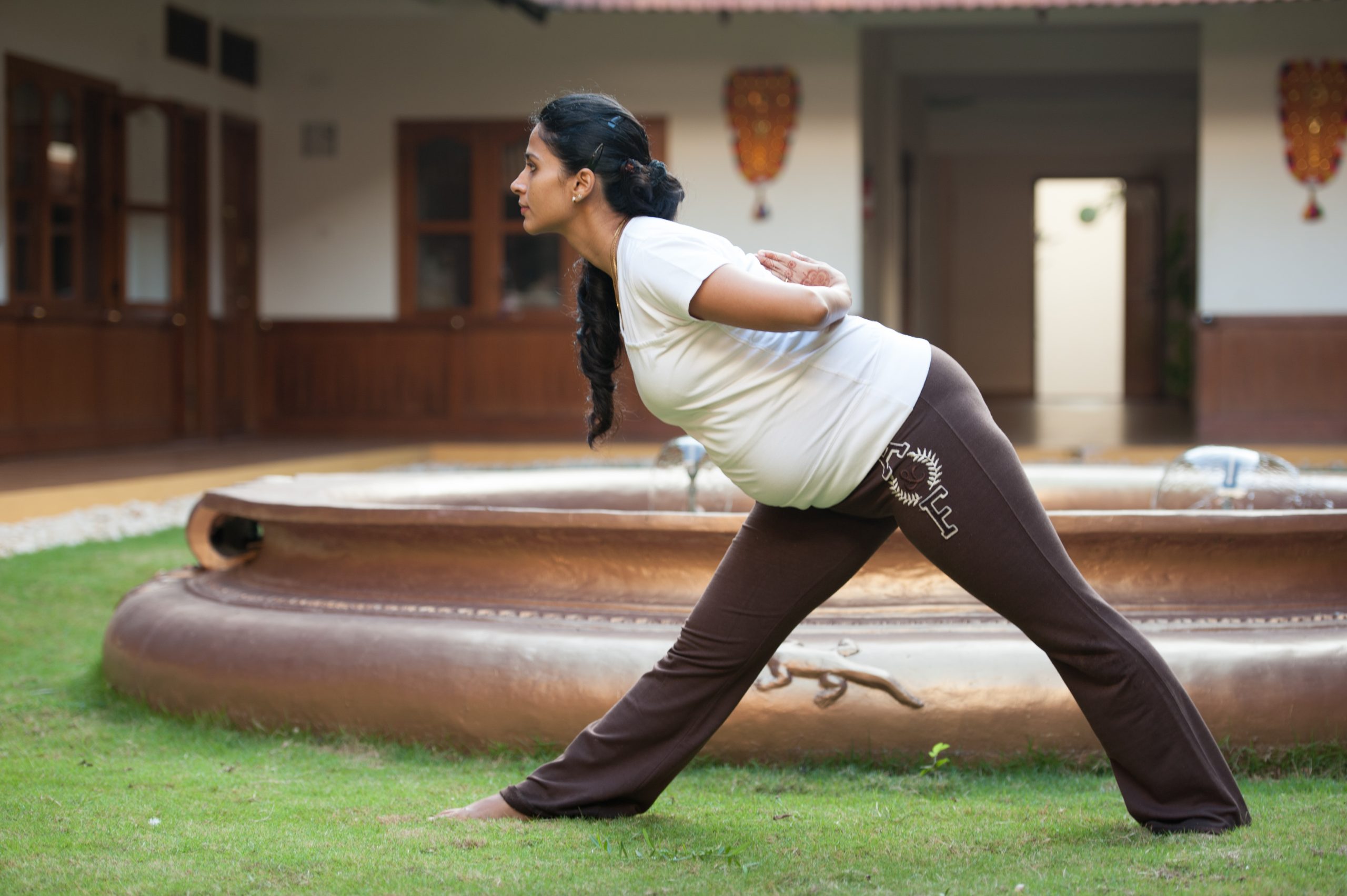 Pregnant-women-doing-yoga