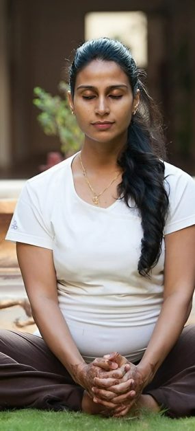 yoga poses for pregnancy second triamester