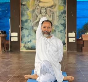 muniji-Yoga-pose