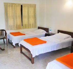 Rishikesh ashram accomodation facilities