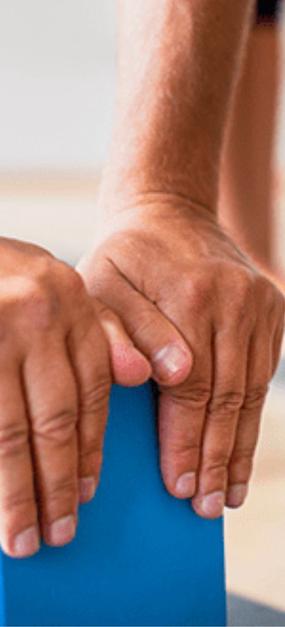 holding the yoga mat_12001024