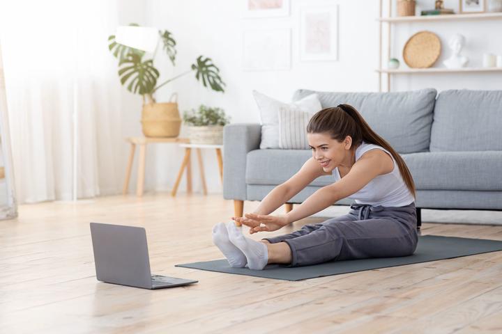 Girl-doing-online-yoga