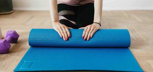 lady-with-yoga-mat