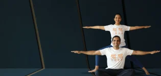 daily-yoga-with-eesha-and-mayur
