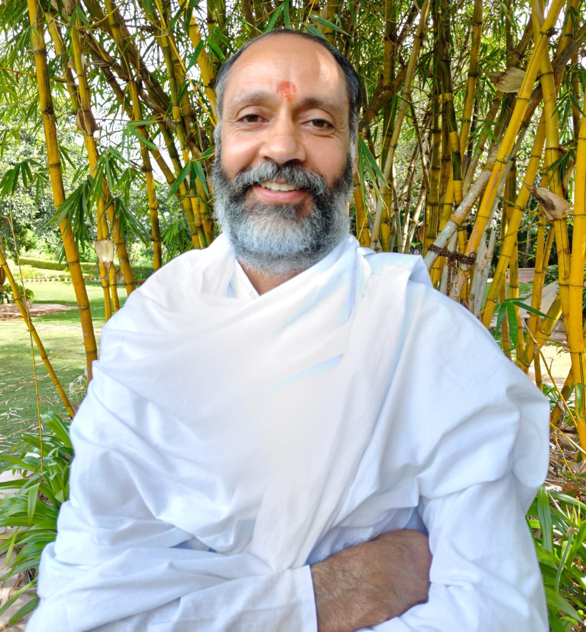 Muni ji- yoga-Teacher-greenery-background